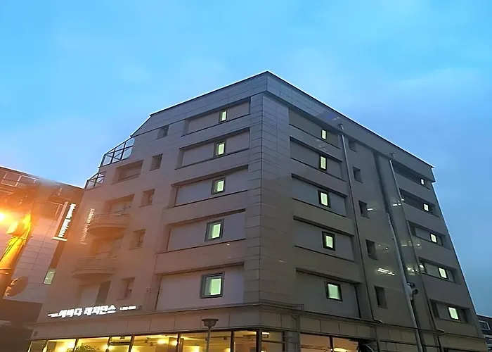 E 公寓